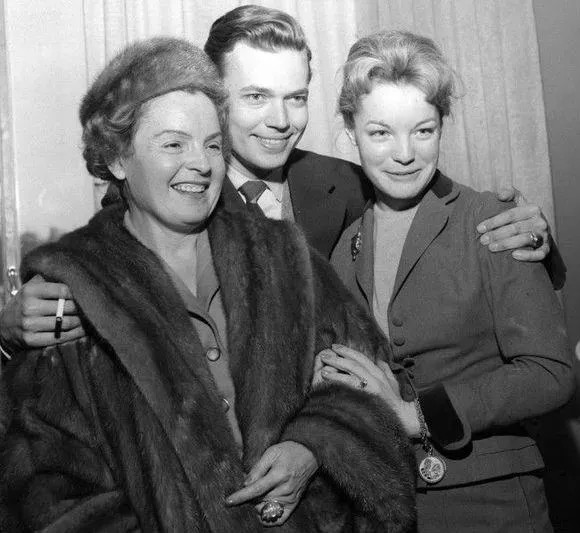 《茜茜公主》的扮演者罗密·施耐德和卡尔·海因茨伯姆真是对金童玉女