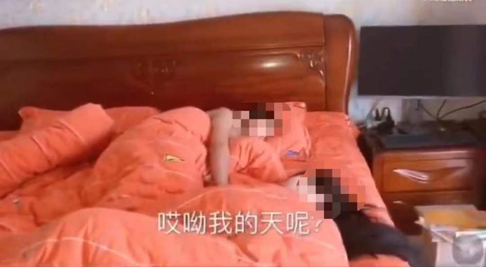 不少网友发文称，一个名为“小妞日常”的短视频账号发布了兄妹裸睡等不当视频(图1)