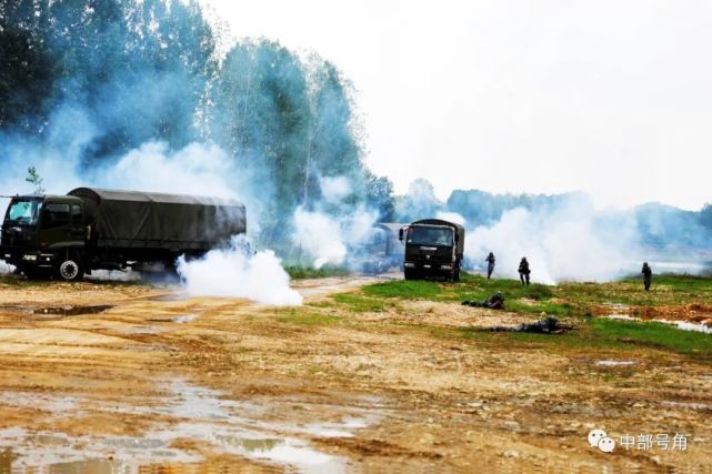 畏艰难险阻不忘军人本色牢记训词训令他们牢记统帅嘱托驶向打赢的车轮