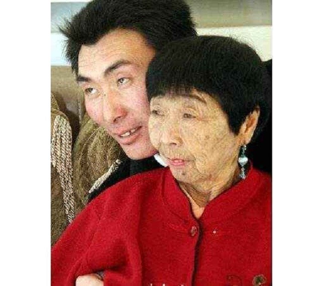 听到儿子执意要和马玉琴结婚的消息