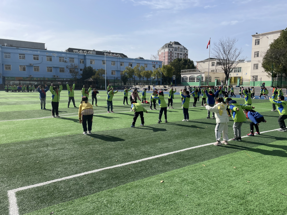 展风采促成长梦园小学教育集团艺体组开展了智慧课堂公开课活动