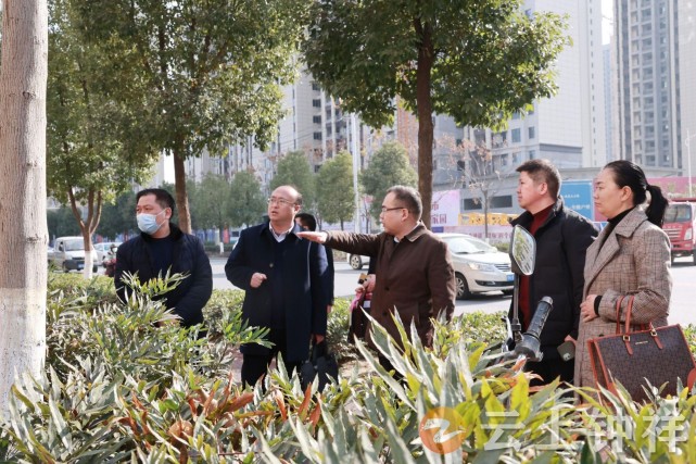 市委常委,宣传部部长冯玉霞,市委常委,副市长田野参加调研.