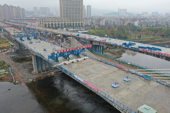 义东高速东阳江大桥实现双幅合龙 江北至南市段施工进度过半