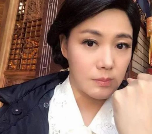 自从孟庭丽做了演员,她的收入就成为了家庭的主要经济来源,她的父母都