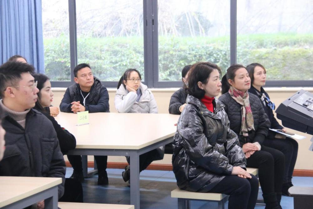 师徒同心同行金山小学金童校区开展新进教师同行善礼活动