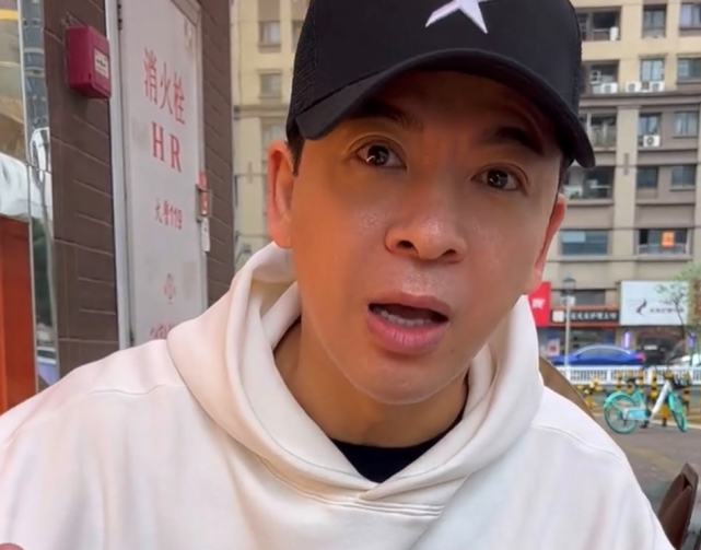 他在tvb工作了28年了,在这些年当中出演了"通臂猿猴","丁利蟹"等经典