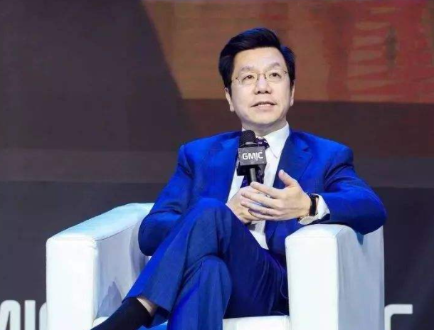 富豪李开复在美国多年最终选择放弃绿卡带着资产回到中国