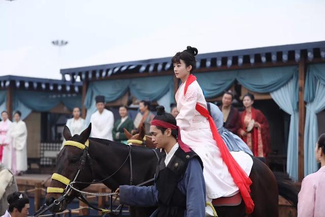 庶女明兰缘何成为高门争相求娶的对象盛老太太正确的富养是关键