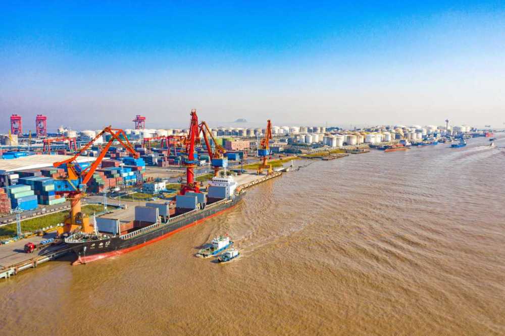 全面复工复产镇海港区刷新年度货物吞吐量最高纪录
