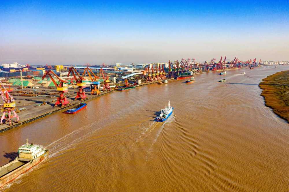 全面复工复产镇海港区刷新年度货物吞吐量最高纪录