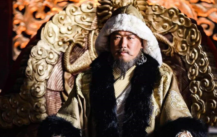 杨过能飞石杀蒙哥为何郭靖却杀不了忽必烈你看忽必烈长得像谁