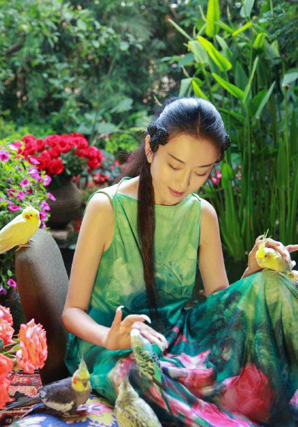 46岁郭冷被称为男版杨丽萍年入百万至今单身为何无人敢嫁