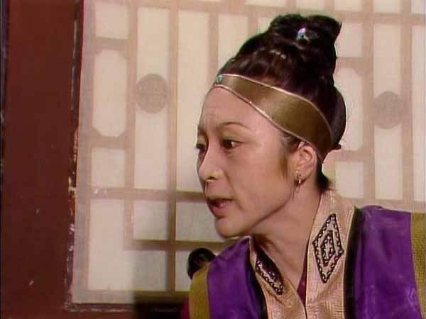 比如贾宝玉的纸鬼是赵姨娘所为,那王熙凤床上的纸鬼又是谁干的,要知道