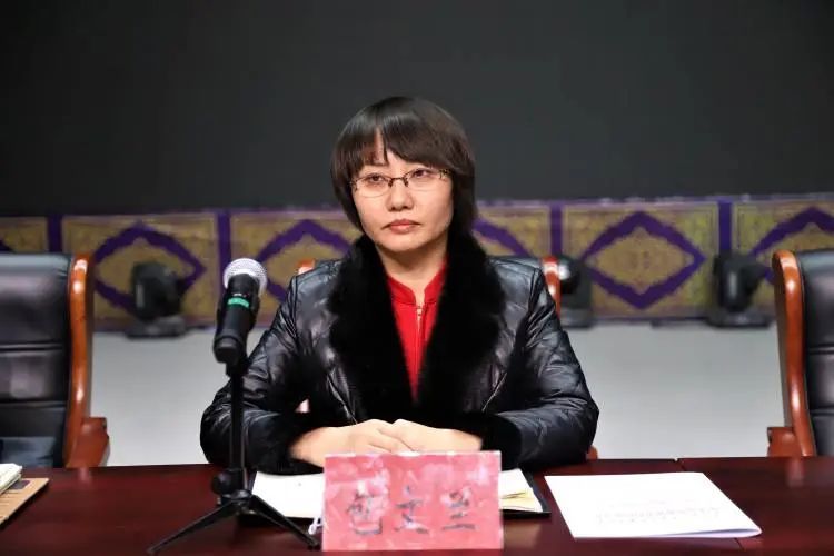 旗委副书记,代旗长包文兰出席会议并讲话,旗领导