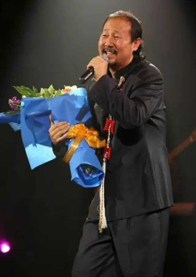 歌唱家腾格尔:做生意稳赔不赚,做人豪爽大气,自创男人节螃蟹节好不