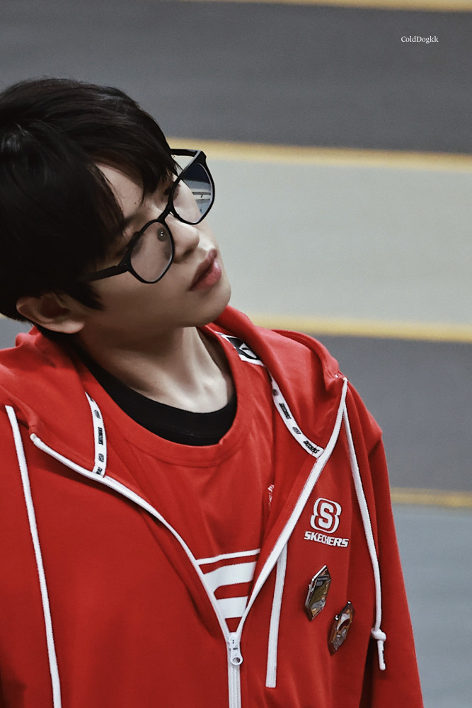 壁纸分享胡春杨105度舞台手动wink