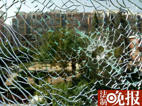 人民的名义外景地业主家玻璃被钢珠击碎警方调查