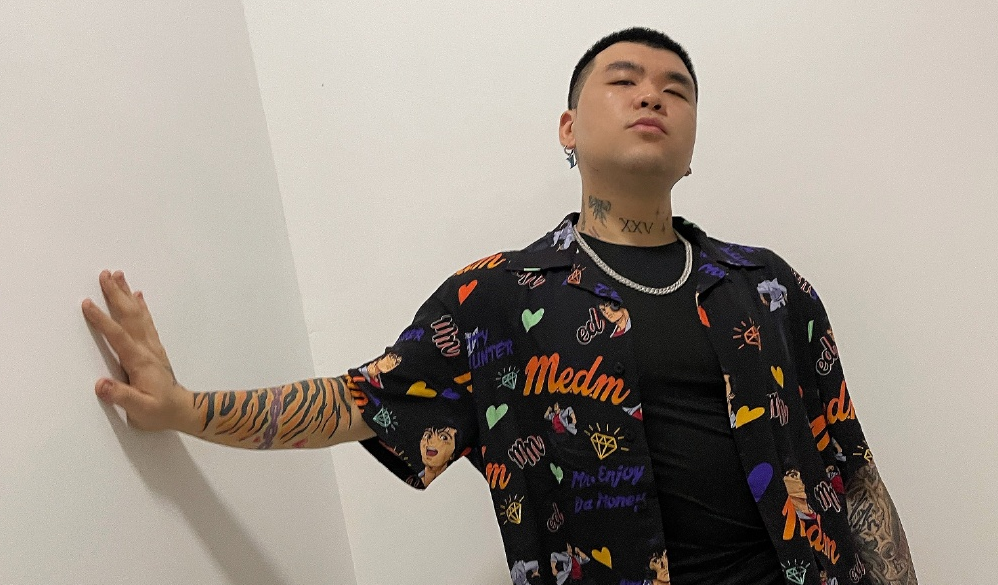 dzknow宣布求婚成功却遭网友疯狂吐槽都怪未婚妻黑历史多