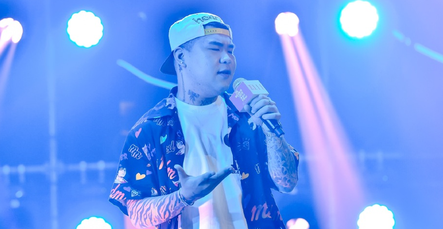 dzknow宣布求婚成功却遭网友疯狂吐槽都怪未婚妻黑历史多