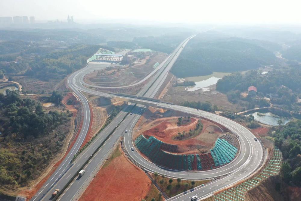 长潭西高速大王山互通立交工程主体完工