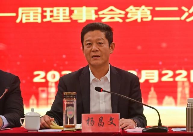 区委书记杨昌文在会上讲话.