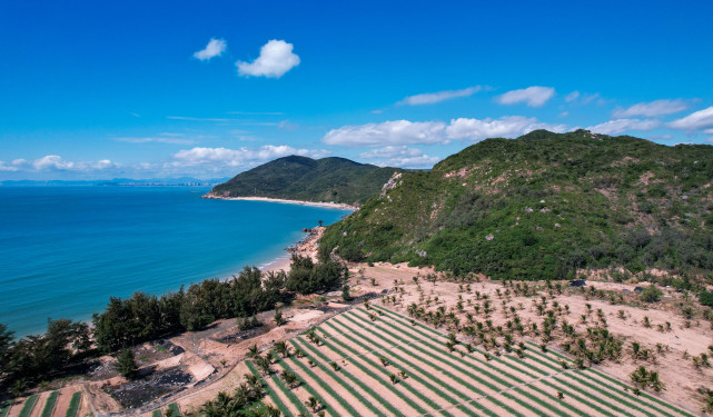 航拍海南南湾猴岛