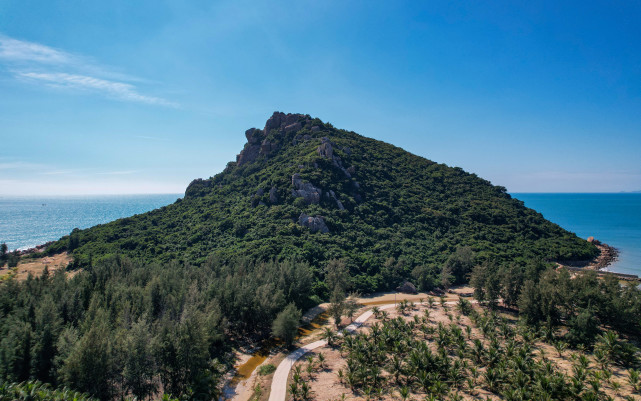航拍海南南湾猴岛
