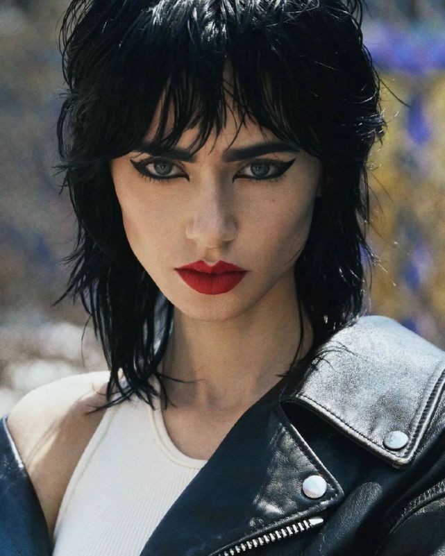 组图莉莉柯林斯造型大突破变身摇滚女孩狂野不羁