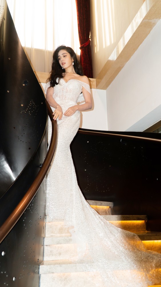 夏若妍出席2021搜狐时尚盛典进取之夜,高贵优雅性感十足!_腾讯新闻