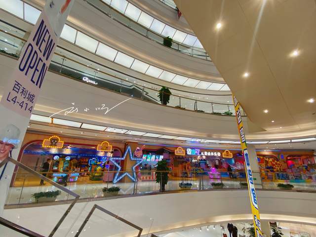 吉林省延吉市的地标商场,就在市中心,人气很旺,游客也会来打卡