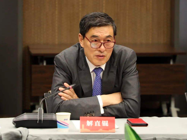 从印刷工人到万亿大鳄,解直锟是如何起家的