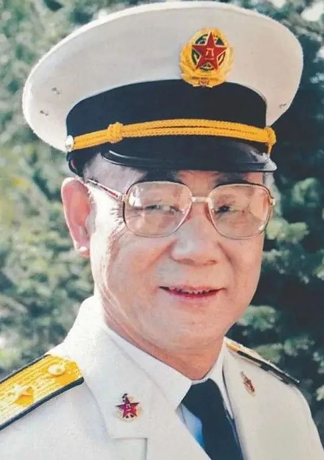 他曾在海陸空三軍服役58歲升中將64歲升上將今年91歲了