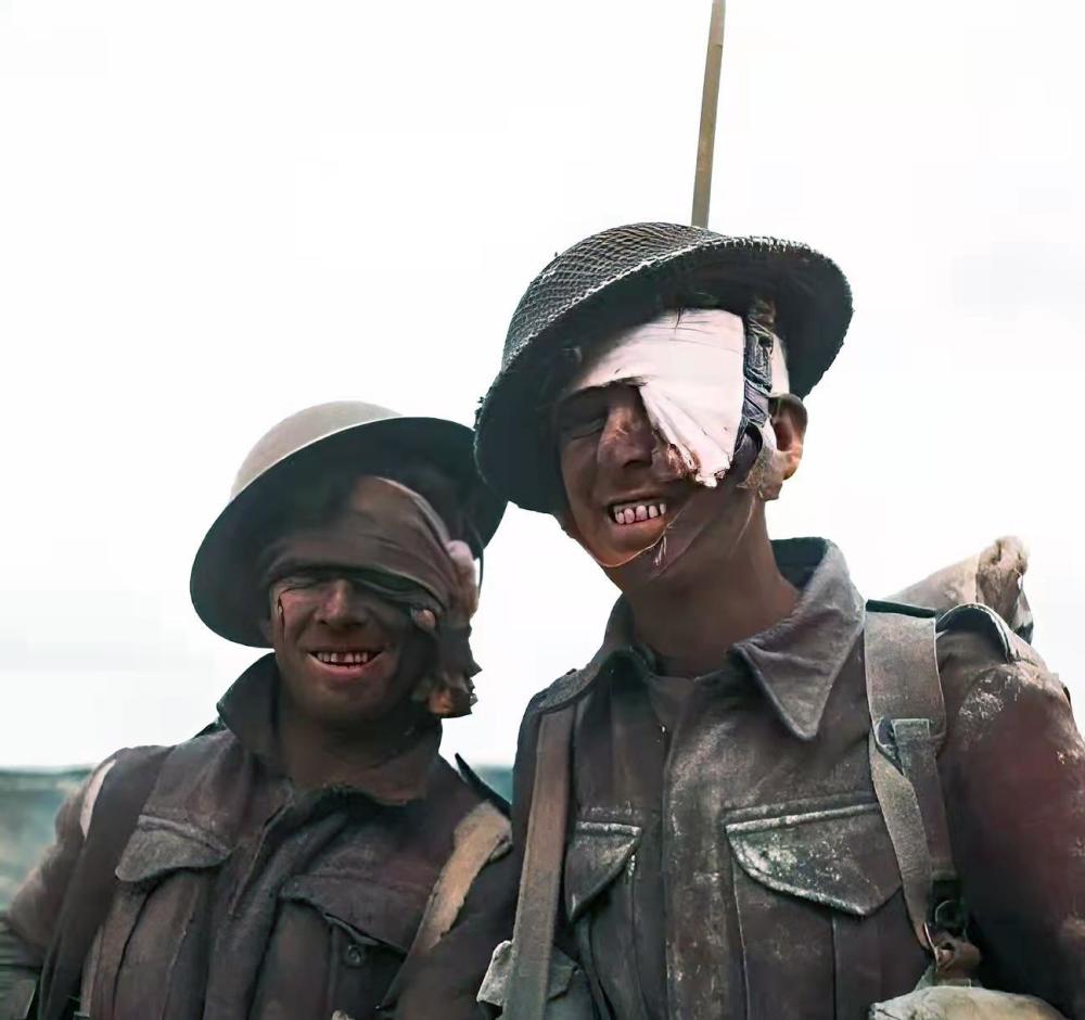 老照片:在餐厅等待美军的日本女子,手持ak的越南童子军_腾讯新闻