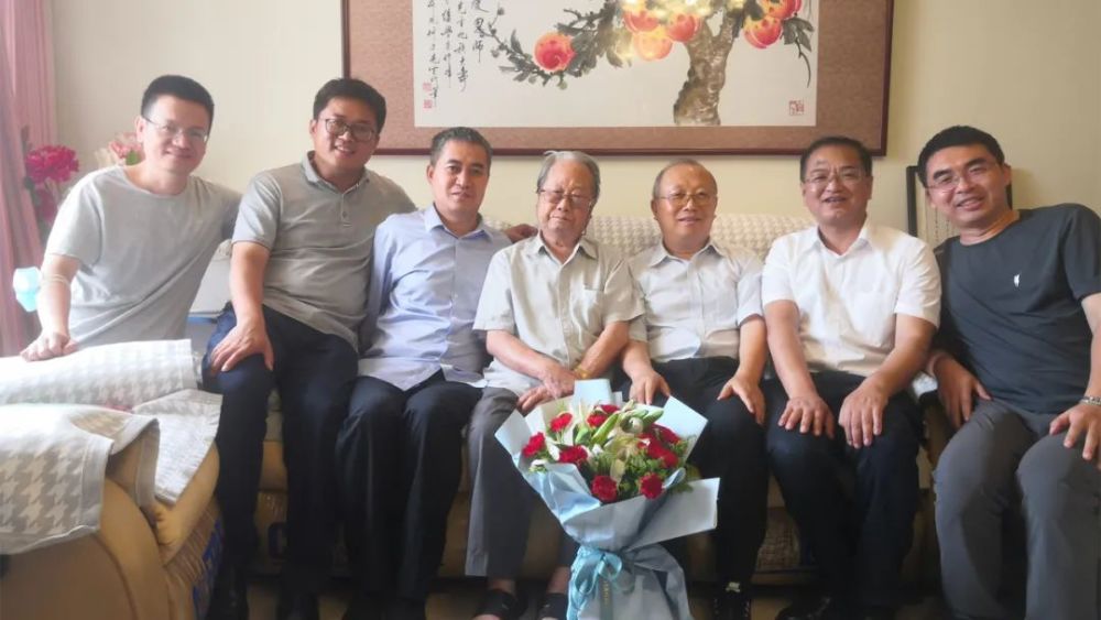 进入二十一世纪后,团队第二代带头人孙传清教授是王象坤先生的博士