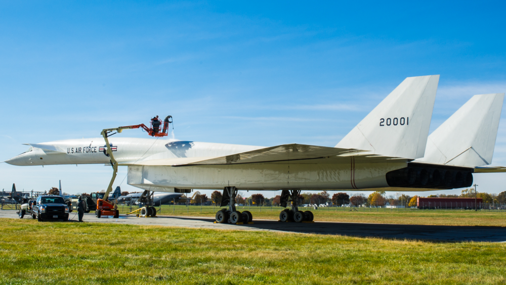 基於此,美軍實際共擁有2架xb-70轟炸機,但也從一個側面證實了美國強大