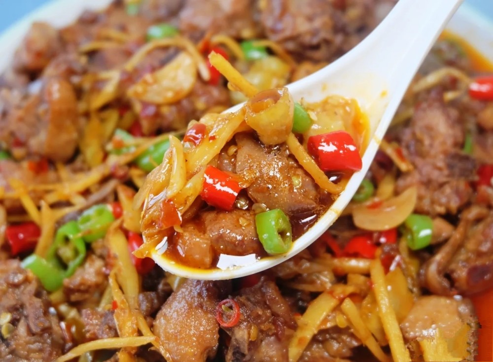 人都有自己独特的烹饪方法,今天给大家分享的小炒鸭相对于其他肉类