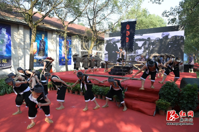 麻阳举行盘瓠寿酒文化节暨2021年第三批招商引资项目集中签约仪式