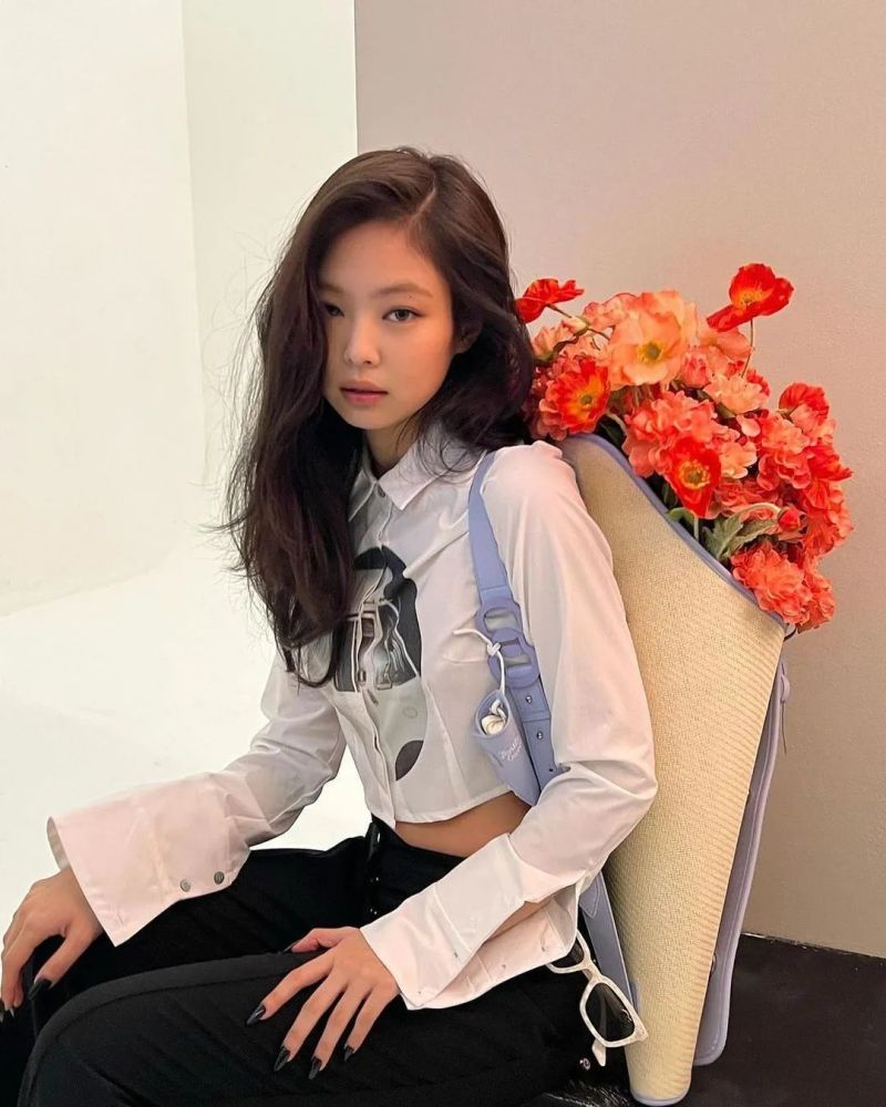 权志龙绯闻女友jennie故意曝光新联名这带节奏方式都是情侣款