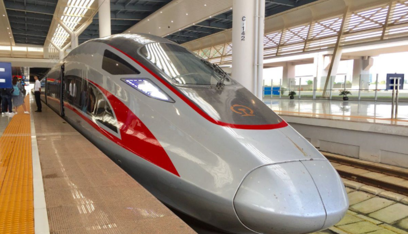 衢九线运行,由广州局集团有限公司使用cr400af型复兴号(红海豚)担当