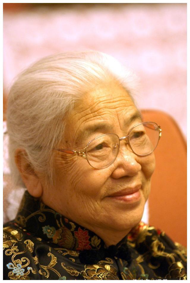 54岁小香玉近照曾被常香玉收回艺名与导演离婚后嫁粉丝