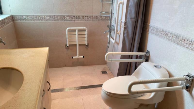 浴缸改淋浴居家适老化改造让老年人安心洗澡