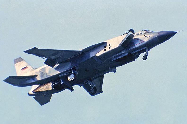 世界兵器大观:"桅杆保卫者"雅克-38舰载垂直起降战斗机_腾讯新闻