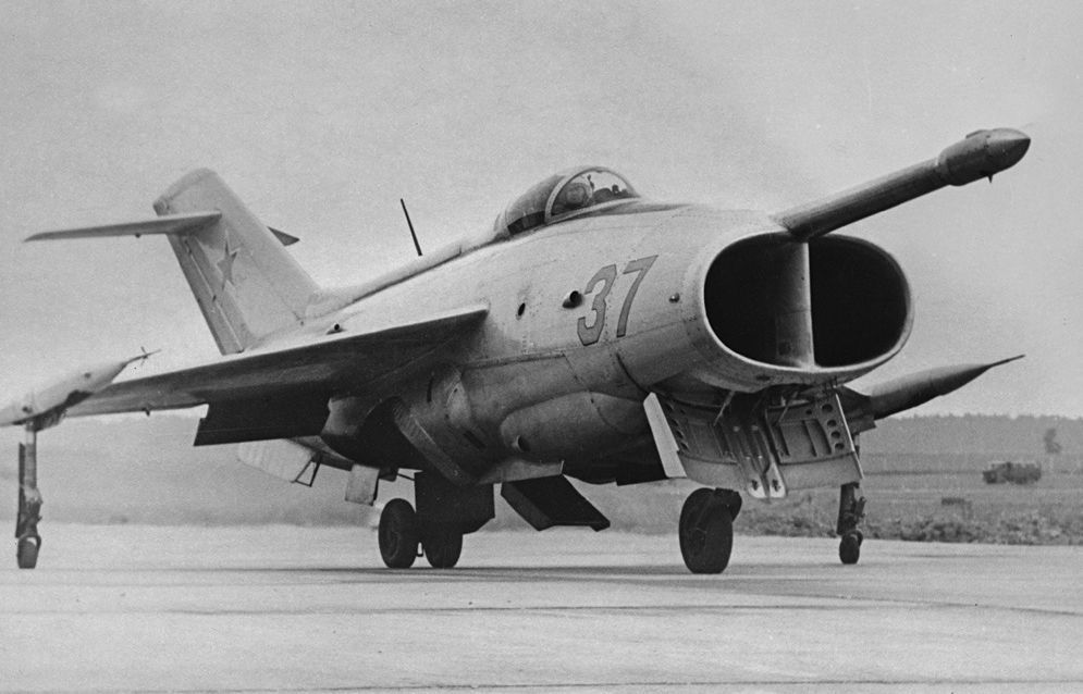 世界兵器大观:"桅杆保卫者"雅克-38舰载垂直起降战斗机_腾讯新闻