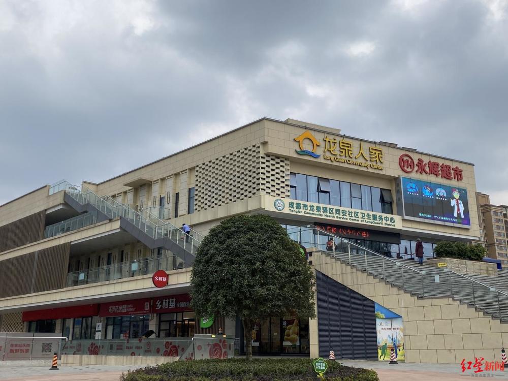 邻里中心公共停车场今年成都已建成734个基本公共服务项目