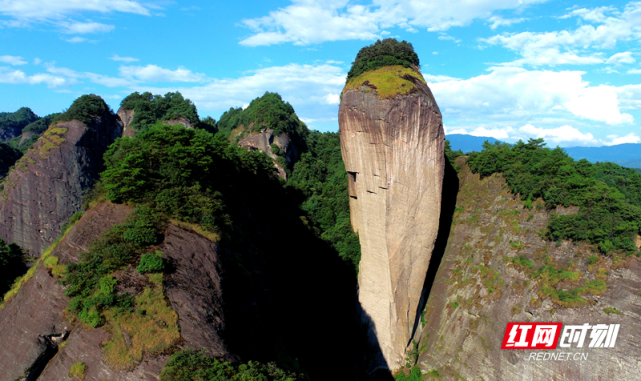 辣椒峰崀山风景区位于湖南省邵阳市新宁县境内,是国家重点风景名胜 