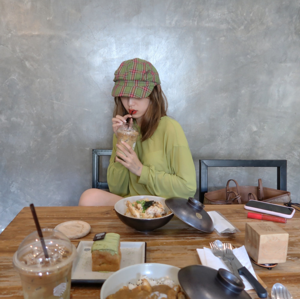 朋友圈先吃系列不露脸的餐桌拍照姿势