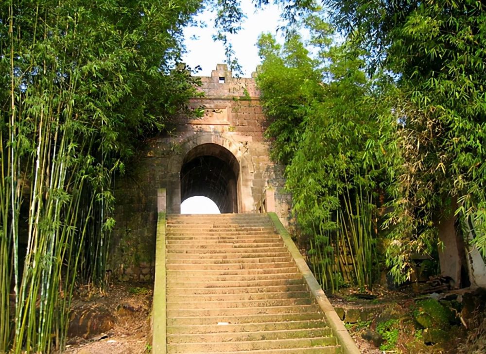 泸州有城名神臂历史赋予了它悲壮更有泸州人的刚强