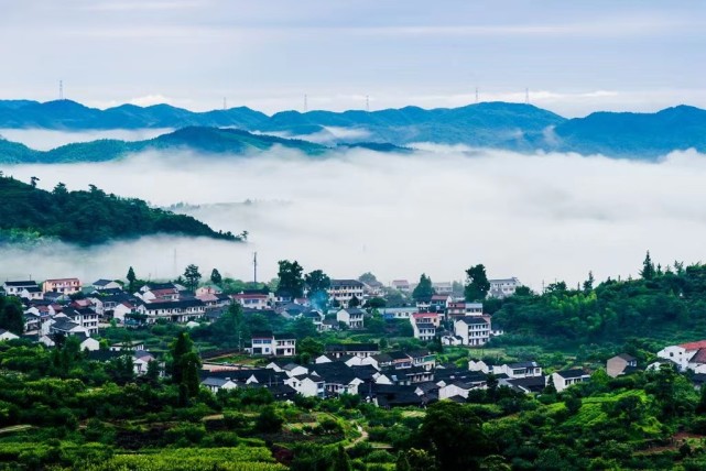 位于大岚台地,东岗台地与它山之间,群山环绕,闭合环形.