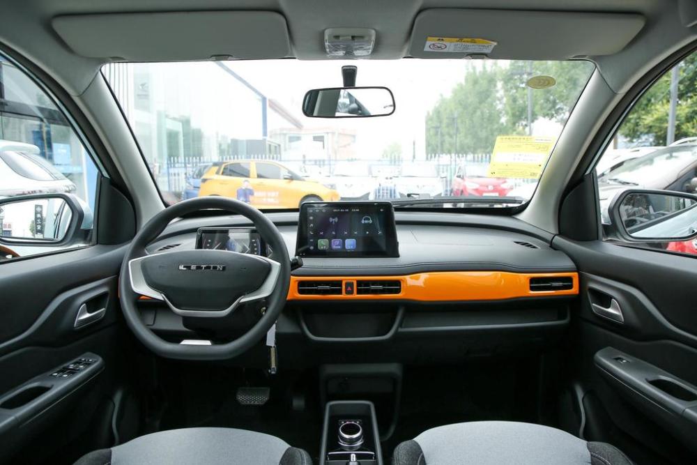 售298万起5门4座车宽1610mm续航130公里带你看雷丁芒果