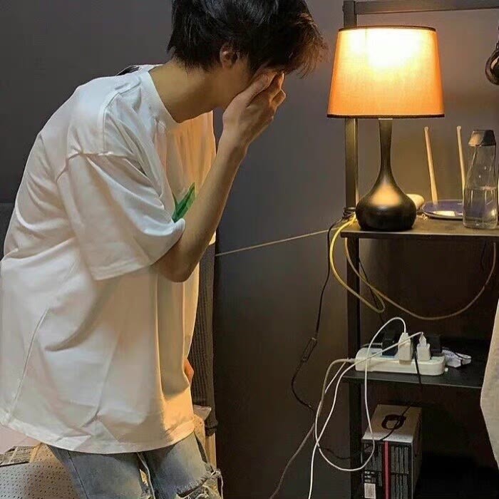 男生头像还是不够成熟吧才会觉得爱可以去挽留